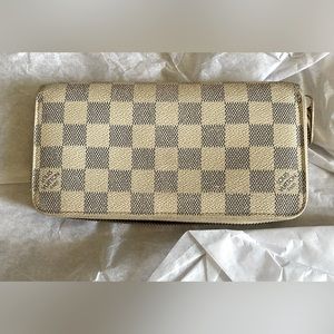 Louis Vuitton damier azur zippy wallet